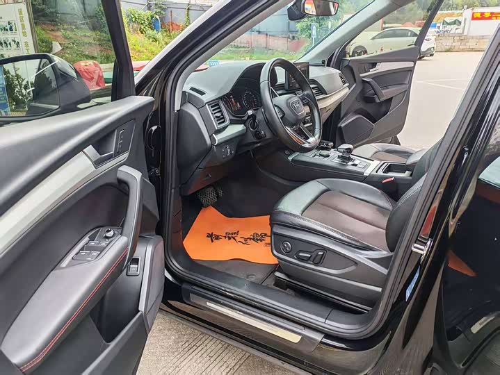 Фото 4 - Audi Q5L