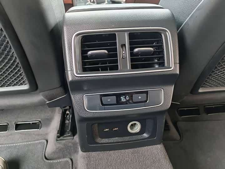 Фото 7 - Audi Q5L