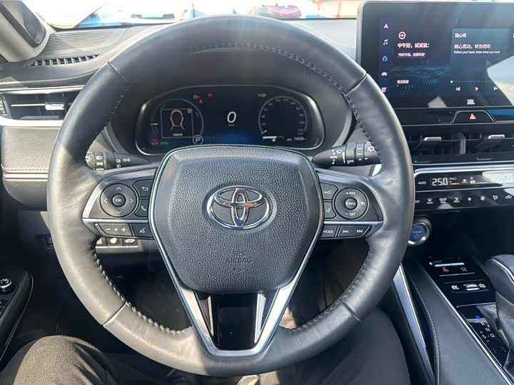 Фото 10 - Toyota Harrier