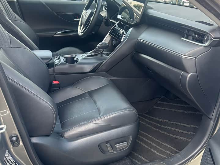 Фото 12 - Toyota Harrier