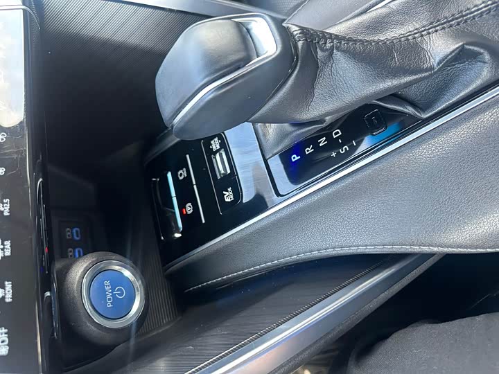 Фото 8 - Toyota Harrier