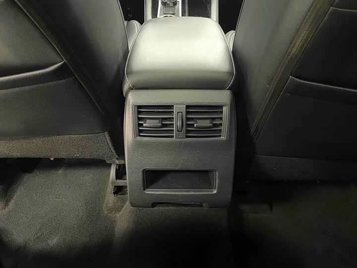 Фото 10 - Mitsubishi Outlander