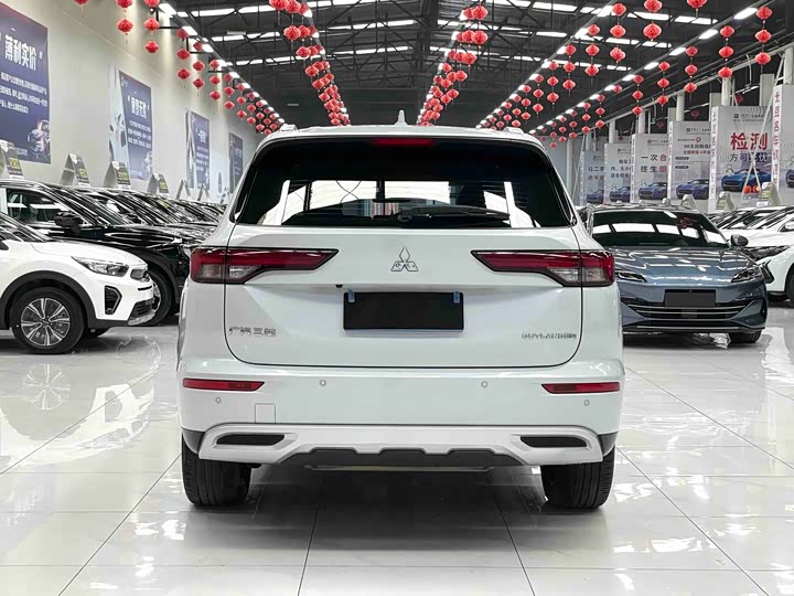 Фото 17 - Mitsubishi Outlander