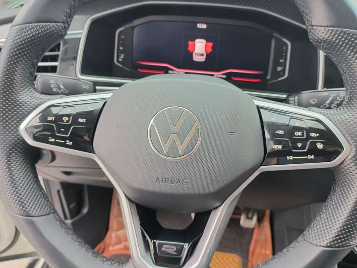 Фото 12 - Volkswagen Tiguan L Pro