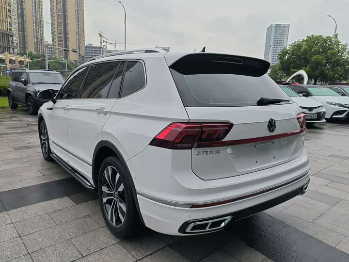 Фото 4 - Volkswagen Tiguan L Pro