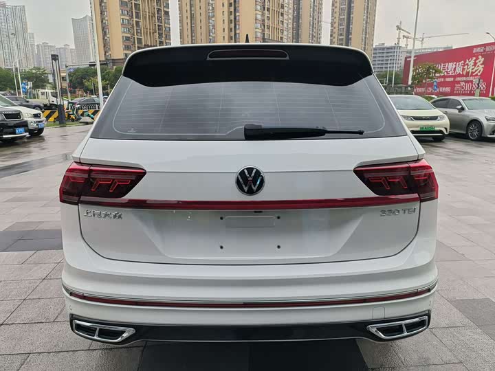 Фото 5 - Volkswagen Tiguan L Pro