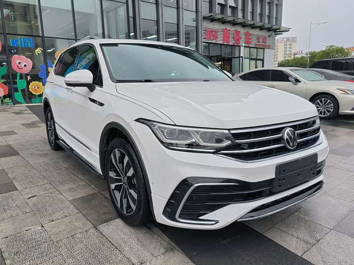 Фото 7 - Volkswagen Tiguan L Pro