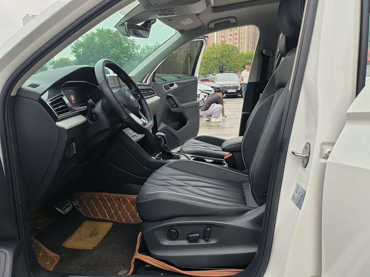 Фото 8 - Volkswagen Tiguan L Pro