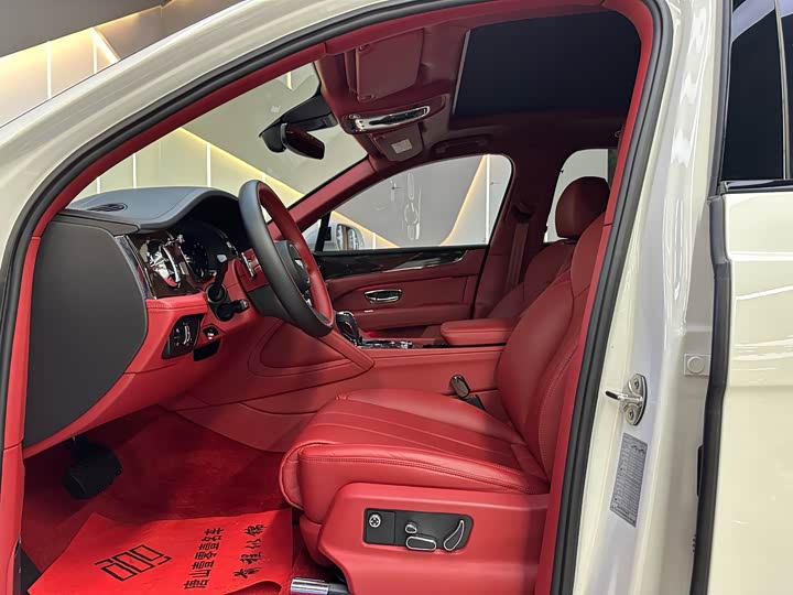 Фото 11 - Bentley Bentayga