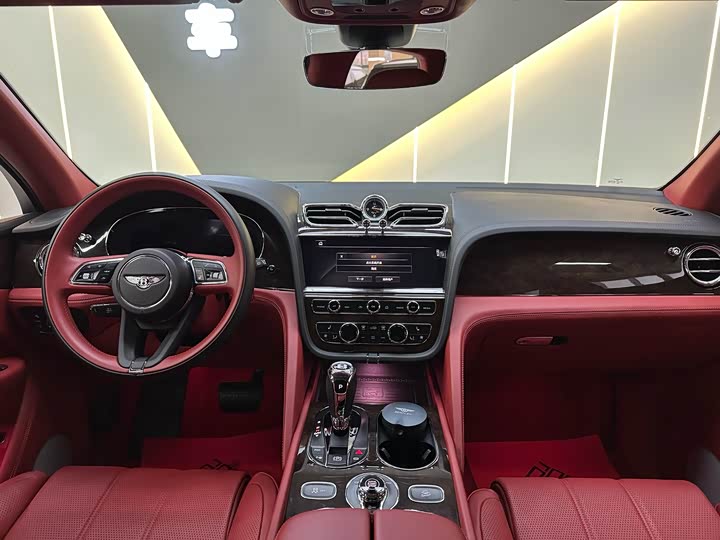 Фото 12 - Bentley Bentayga