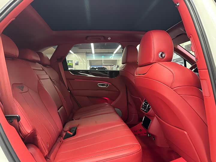 Фото 21 - Bentley Bentayga