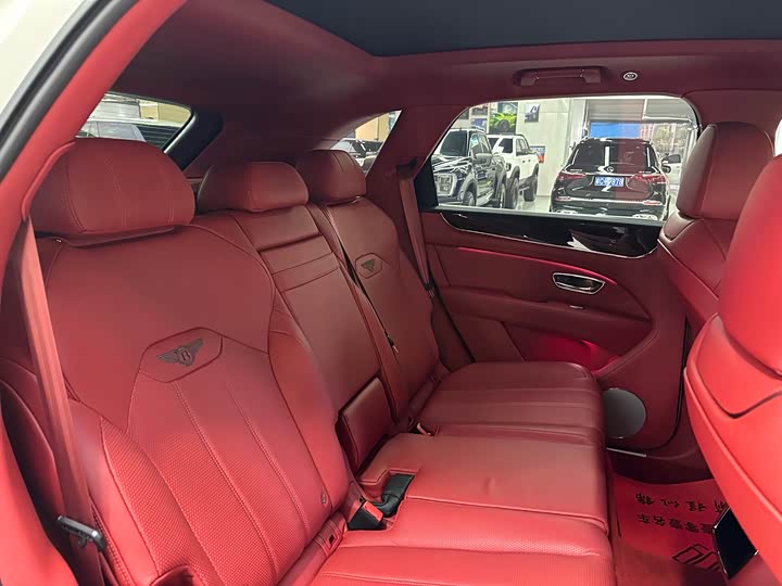 Фото 23 - Bentley Bentayga