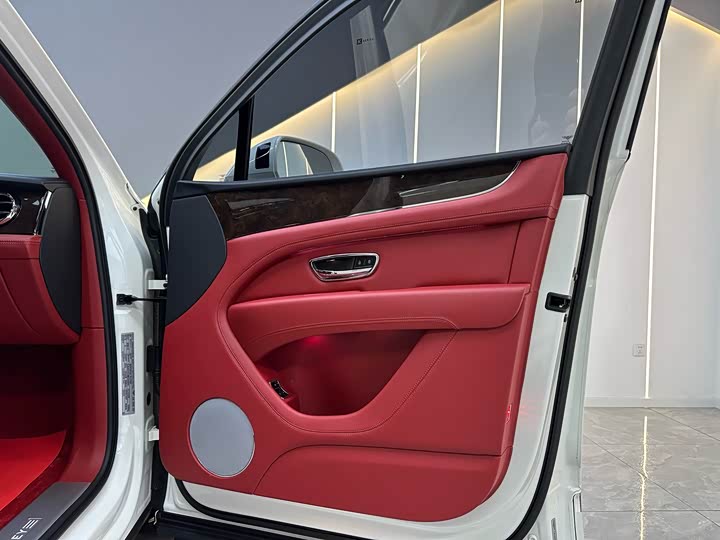 Фото 24 - Bentley Bentayga