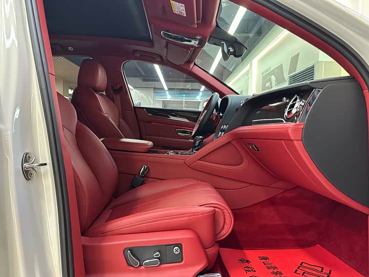 Фото 25 - Bentley Bentayga