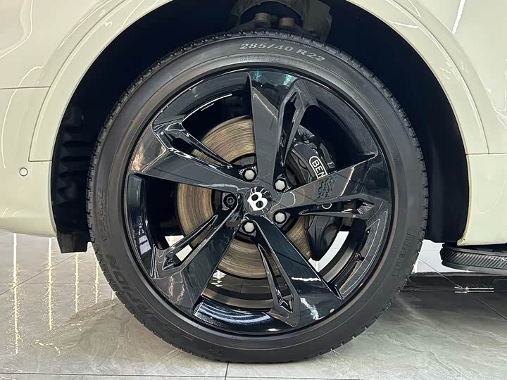 Фото 8 - Bentley Bentayga