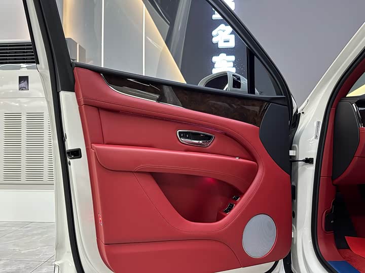 Фото 9 - Bentley Bentayga