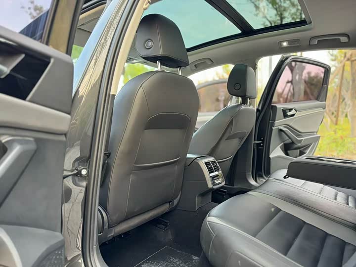 Фото 5 - Volkswagen Sagitar L