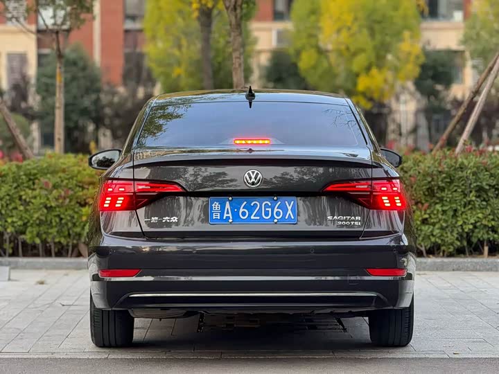 Фото 8 - Volkswagen Sagitar L