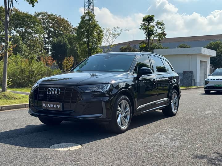 Фото 1 - Audi Q7