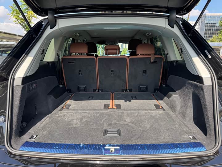 Фото 17 - Audi Q7