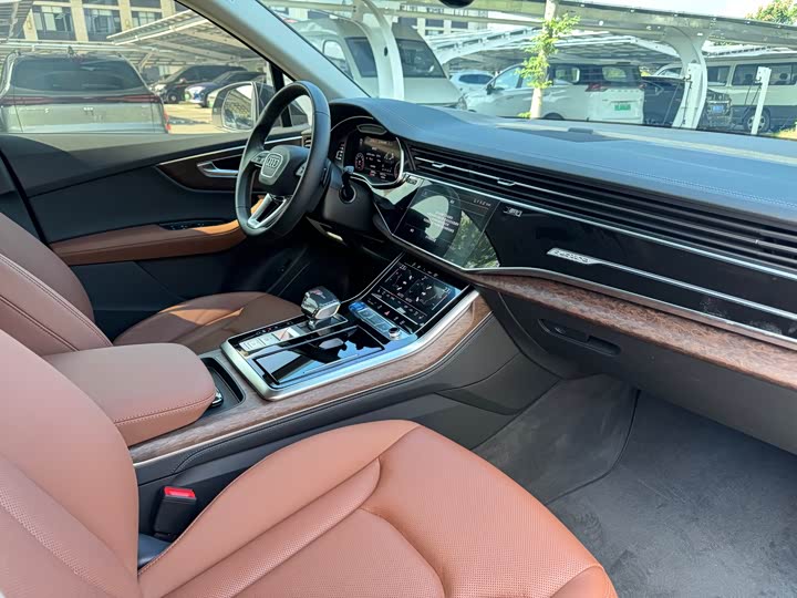 Фото 18 - Audi Q7