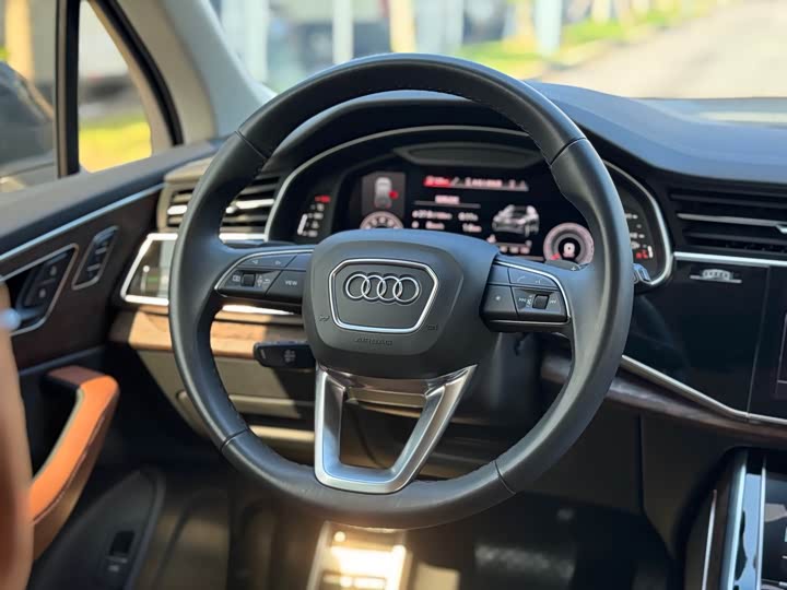 Фото 21 - Audi Q7