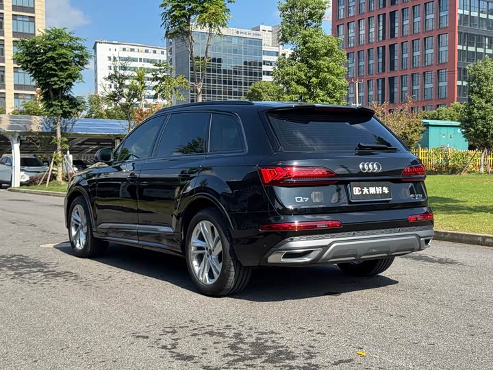 Фото 6 - Audi Q7