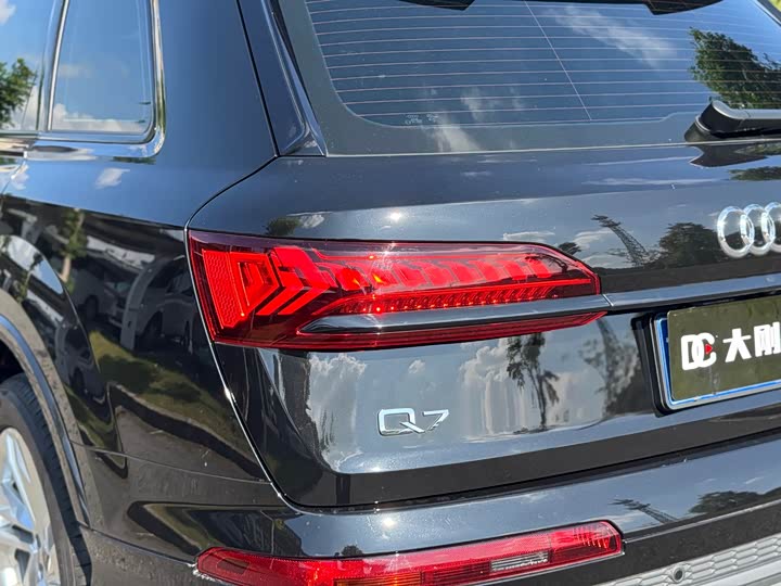 Фото 8 - Audi Q7