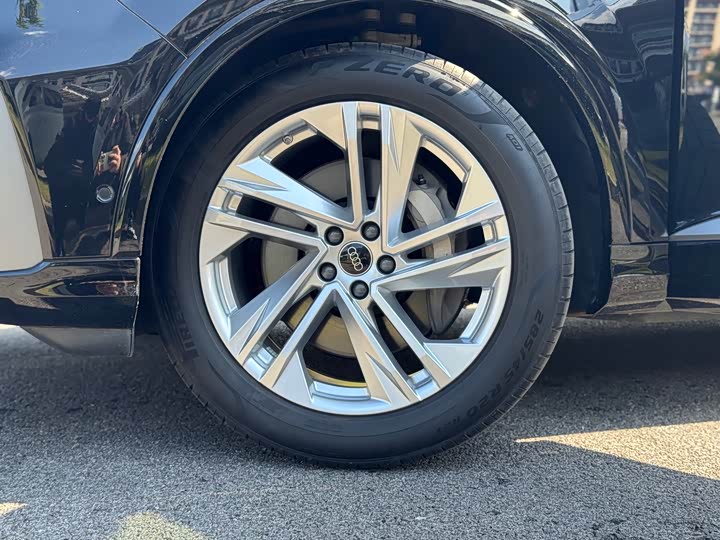 Фото 9 - Audi Q7