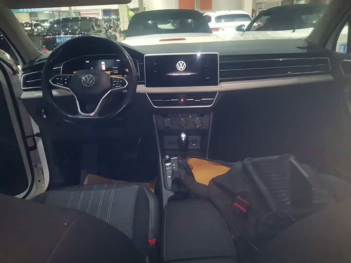 Фото 10 - Volkswagen Tiguan L Pro