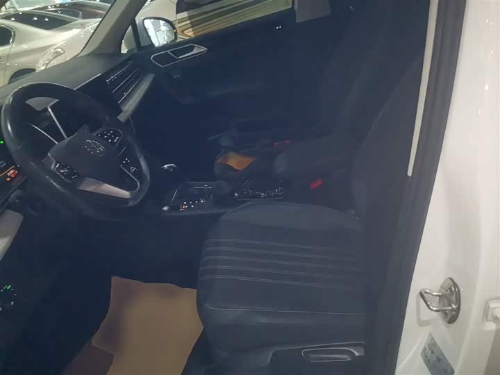 Фото 15 - Volkswagen Tiguan L Pro