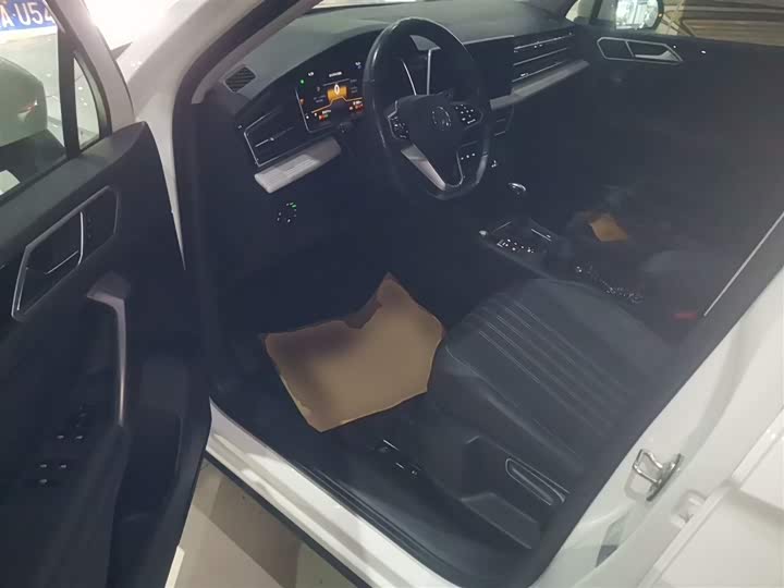 Фото 16 - Volkswagen Tiguan L Pro