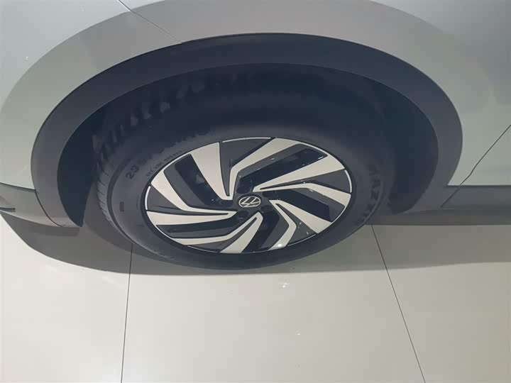 Фото 23 - Volkswagen Tiguan L Pro