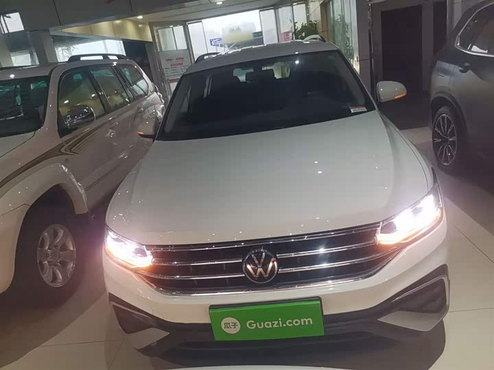 Фото 3 - Volkswagen Tiguan L Pro