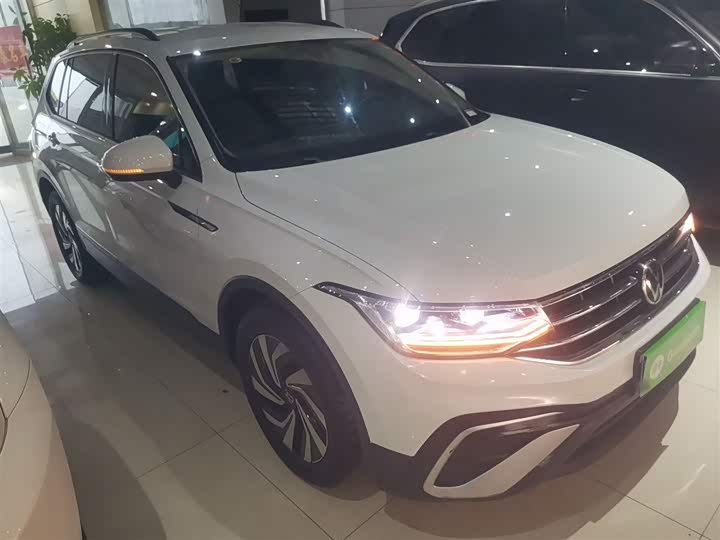 Фото 4 - Volkswagen Tiguan L Pro