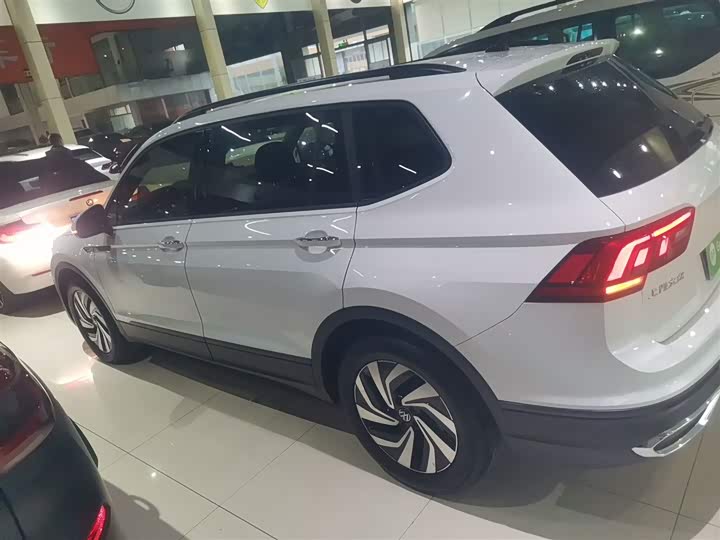 Фото 5 - Volkswagen Tiguan L Pro