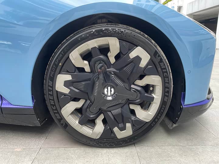 Фото 11 - HiPhi Z