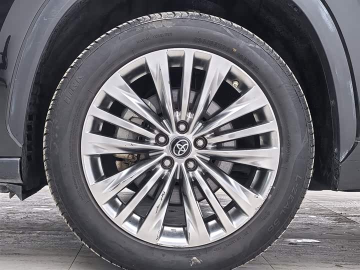 Фото 17 - Toyota Highlander