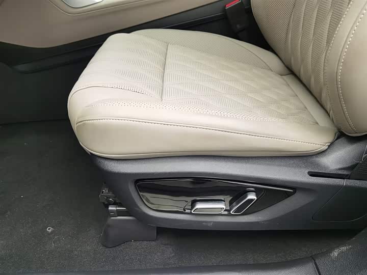 Фото 20 - BYD Tang Hybrid/EV