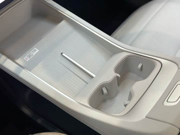 Фото 14 - Nio Onvo L60