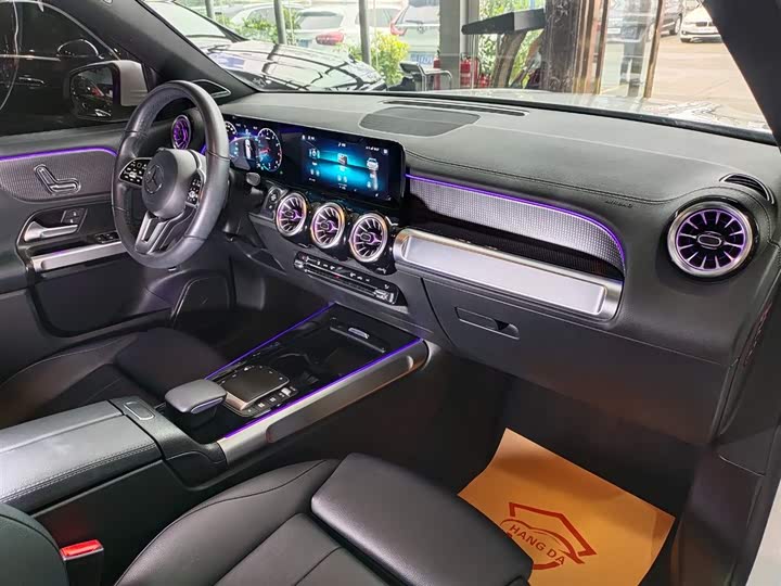 Фото 12 - Mercedes-Benz GLB-Class