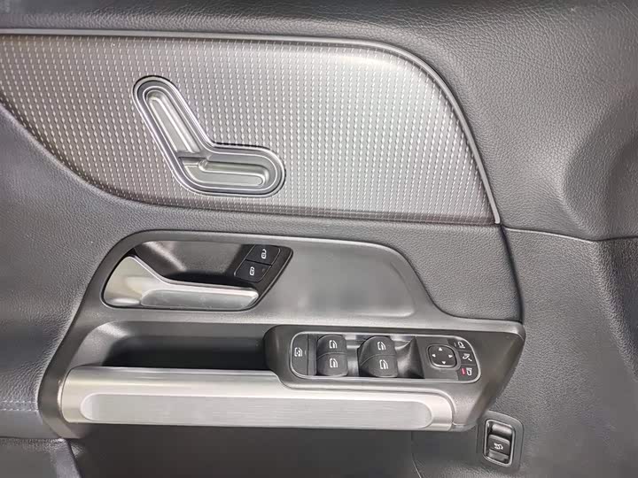 Фото 16 - Mercedes-Benz GLB-Class