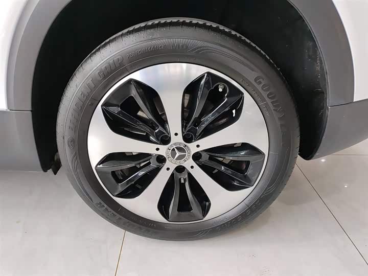 Фото 17 - Mercedes-Benz GLB-Class