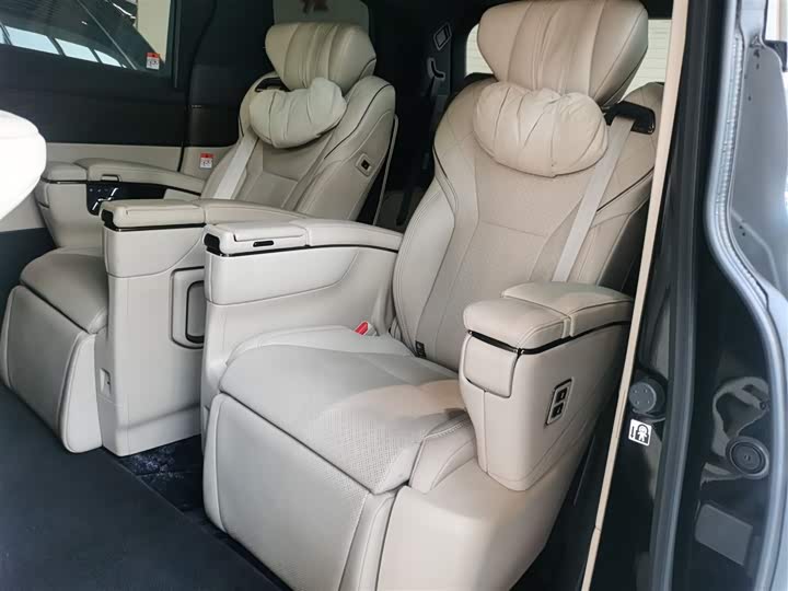 Toyota Alphard 2024 2024款 双擎 2.5L 尊贵版