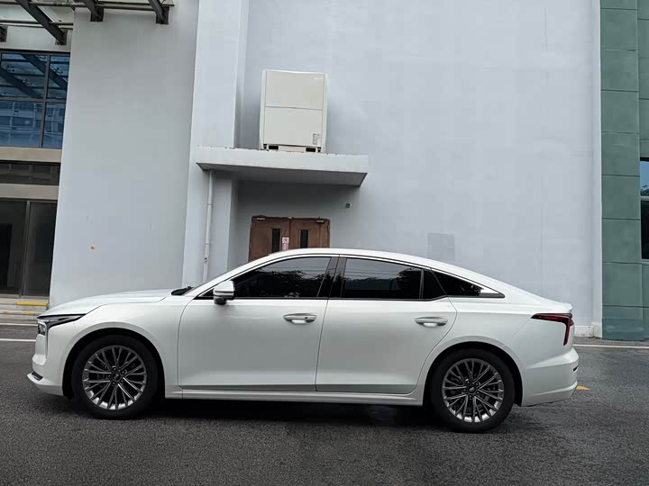 Фото 11 - Bestune B70