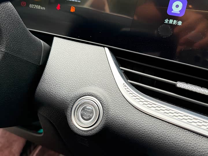 Фото 13 - Bestune B70