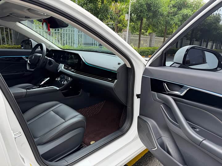 Фото 18 - Bestune B70