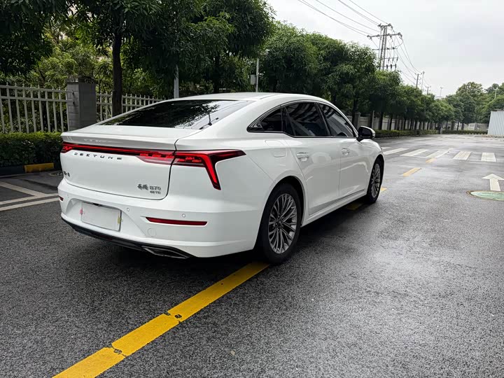 Фото 23 - Bestune B70