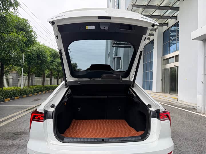 Фото 24 - Bestune B70