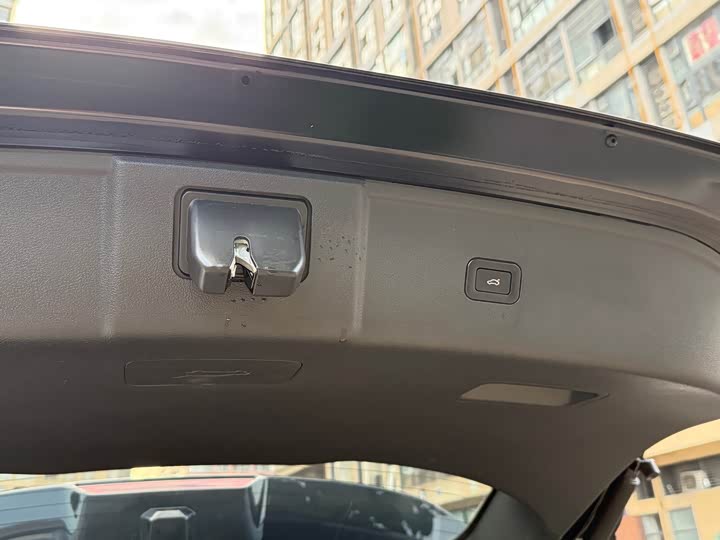 Фото 17 - Hongqi HS5